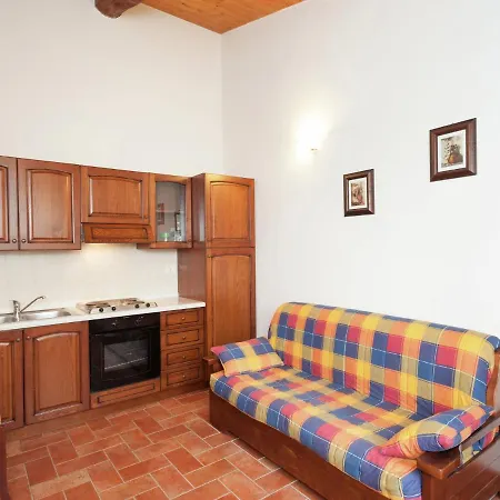 Σπίτι διακοπών Quaint Farmhouse In With Swimming Pool Γκούμπιο