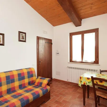 Σπίτι διακοπών Quaint Farmhouse In With Swimming Pool